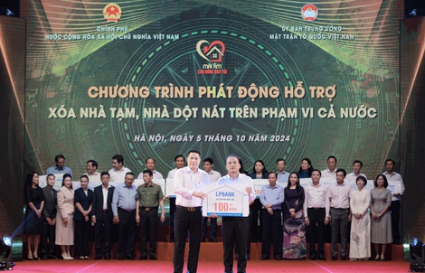 LPBank chung tay vì cộng đồng: Trao 100 tỉ đồng xóa nhà tạm, nhà dột nát