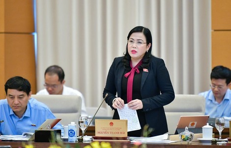 "Đau xót" vụ cô giáo quyên góp tiền mua laptop, "thân mật" với nam sinh