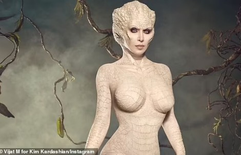 Kim Kardashian gây sốt khi hóa cá sấu bạch tạng