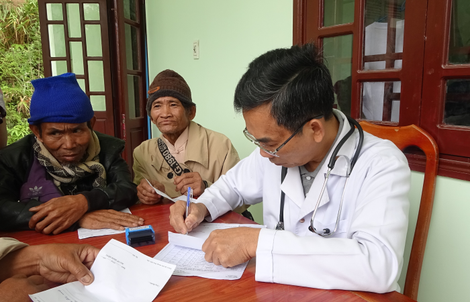 Bác sĩ Nguyễn Huy Thông: Thanh xuân gắn trọn với núi rừng