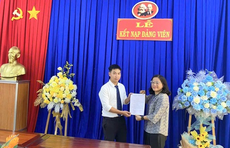 Điểm sáng trong công tác phát triển đảng viên vùng đồng bào có đạo