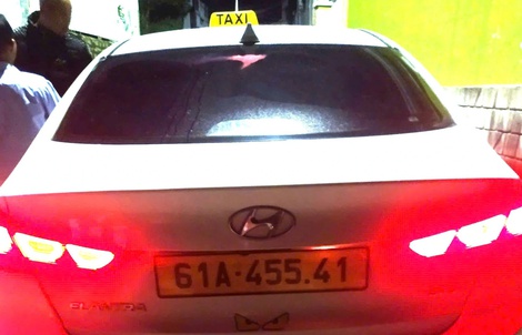 Phân tích pháp lý vụ tài xế taxi "chui" xịt hơi cay vào mặt khách