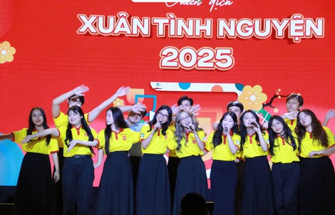 Chiến sĩ "áo vàng" nhuộm xanh mùa Xuân tình nguyện 2025