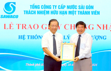 Tổng Công ty Cấp nước Sài Gòn TNHH MTV (SAWACO) nhận Giấy chứng nhận hệ thống quản lý chất lượng