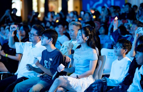 Gia đình Lâm Vỹ Dạ đóng phim chung