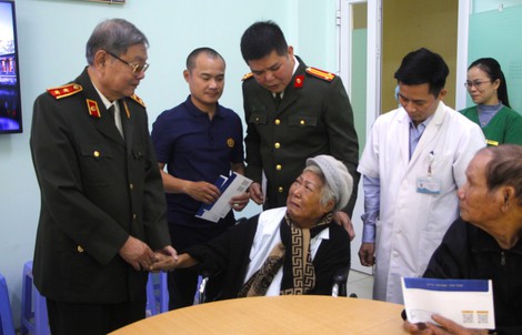 "Xuân sum vầy - Tết sẻ chia": Ấm áp từ những điều giản dị