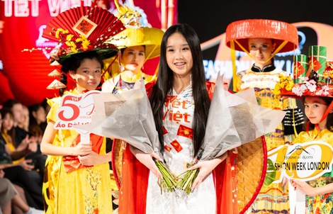 Anna Hoàng mang Tết Việt đến Tuần lễ thời trang London