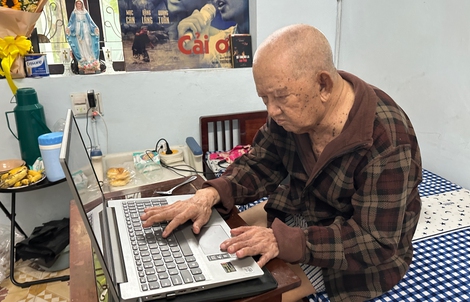 Nhà văn Mạc Can: "Đừng để một ngày trôi qua vô nghĩa"