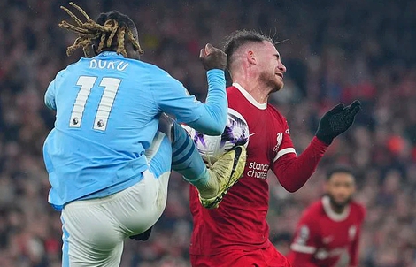 Liverpool chia điểm nghẹt thở với Man City, Arsenal hưởng lợi lớn