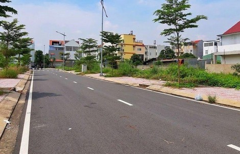 Có hay không chuyện nhân viên phòng công chứng làm hồ sơ đất đai "không kịp thở"?