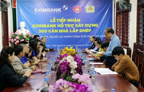 Eximbank trao tặng nhà lắp ghép cho 300 hộ nghèo huyện biên giới Kỳ Sơn tỉnh Nghệ An.