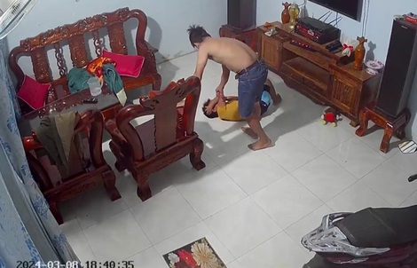 Bắt khẩn cấp cha dượng đánh dã man bé trai 9 tuổi ở Bình Phước