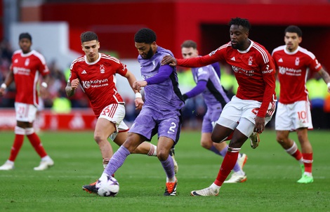 Nottingham gục ngã phút 90+9, Liverpool trụ vững ngôi đầu Premier League