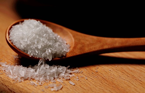 Kết hợp sử dụng bột ngọt và muối ăn để duy trì chế độ ăn giảm muối