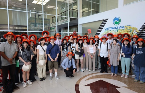 Đoàn sinh viên ĐH Kiến Trúc TP HCM và ĐH Hồng Kông tham quan VWS