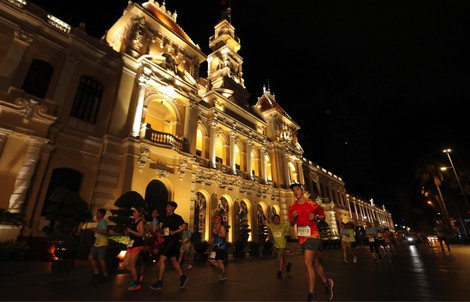 Bùng nổ mùa thi đấu thứ 3 Ho Chi Minh City Night Run Eximbank