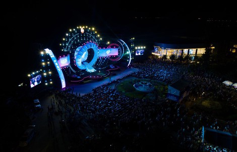 Du khách khắp nơi “săn” vé xem show nhạc Hồ Tràm Charm Fantasea 2024