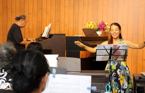 Dạy piano miễn phí cho người cao tuổi