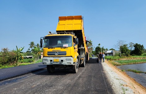 Làm đường 3,8 tỉ nhưng nghiệm thu khống để chiếm đoạt hơn 1 tỉ đồng