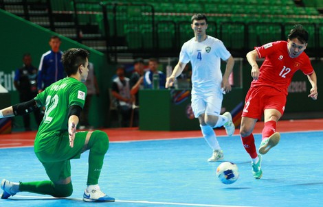 Tuyển futsal Việt Nam 1-1 Uzbekistan: Từ Minh Quang lỡ cơ hội ăn bàn