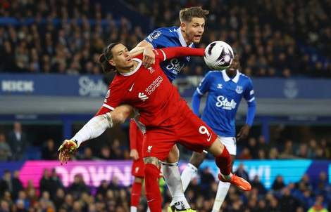 Trắng tay trận derby, Liverpool hụt hơi ở cuộc đua vô địch Anh