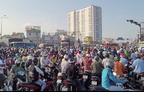 CLIP: Giao thông hỗn loạn trên đường Mỹ Phước - Tân Vạn