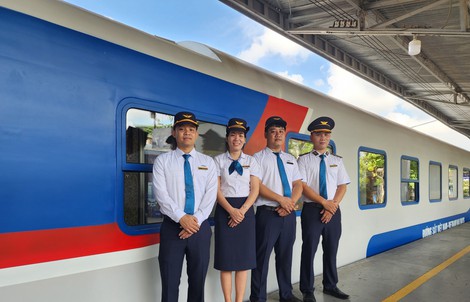 Lễ này, hành khách đi Sài Gòn - Đà Nẵng bằng tàu hỏa chất lượng cao