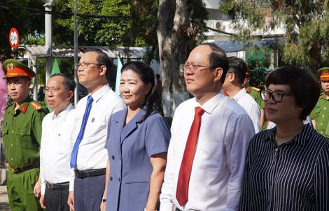 Lãnh đạo TP HCM dâng hoa, dâng hương Tổng Bí thư Trần Phú