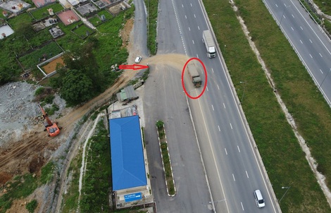 Ớn lạnh xe tải chở đất "xé rào" cắt ngang cao tốc Bắc - Nam