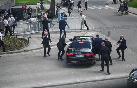 Thủ tướng Slovakia nguy kịch, thế giới phẫn nộ trước "âm mưu ám sát"