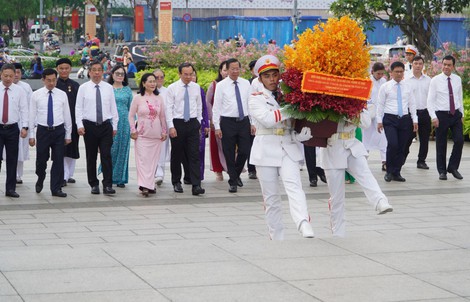 Tri ân công lao của Chủ tịch Hồ Chí Minh