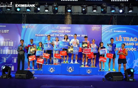Hoàng Nguyên Thanh và Hoàng Thị Ngọc Hoa vô địch cự ly half marathon Ho Chi Minh City Night Run Eximbank 2024
