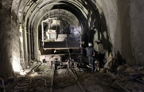 CLIP: Cận cảnh sụt lở hầm đường sắt đèo Thị qua Phú Yên