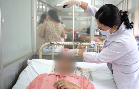 Tình trạng 4 nạn nhân trong vụ tạt axit kinh khủng ở quận 7, TP HCM