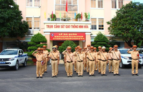 Một cán bộ CSGT Ninh Hòa bị xe máy tông tử vong