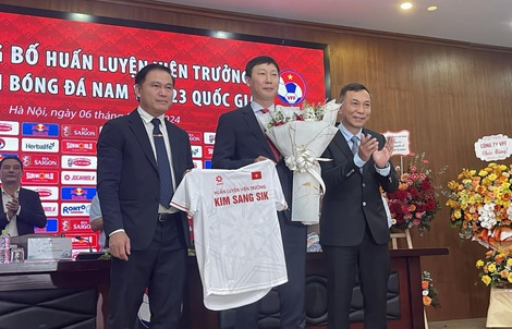 Tân HLV trưởng Kim Sang-sik: Triết lý bóng đá của tôi là chiến thắng