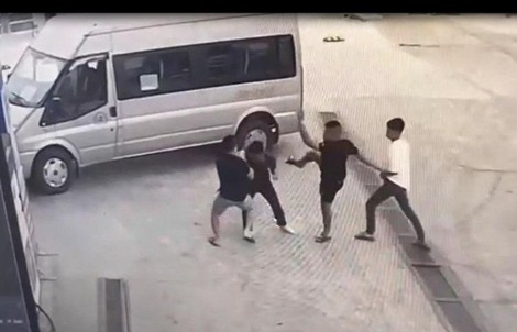 CLIP: Tài xế bị đánh hội đồng dã man tại cây xăng