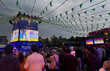 Thư từ Đức: Euro 2024 và chiếc ba-lô lạ ở fanzone Berlin