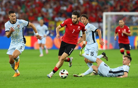 Bồ Đào Nha thua thảm, "tí hon" Georgia lần đầu vào vòng knock-out Euro
