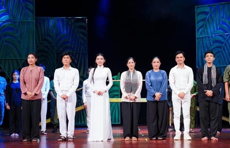 Vở “Hai người mẹ” thắng lớn, NSND Trịnh Kim Chi xúc động chúc mừng Cát Tường, Đào Vân Anh