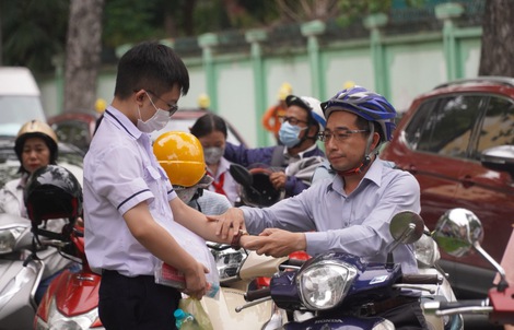 Ngày thứ 2 thi lớp 10: Thí sinh thi toán, đón xem gợi ý giải đề