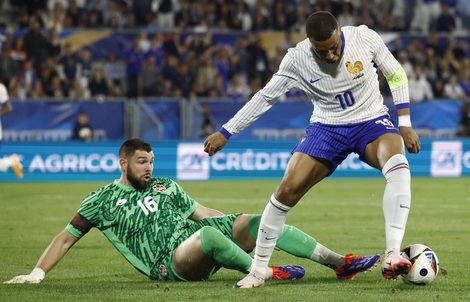 Pháp "tịt ngòi" với Mbappe, Ý thắng tẻ nhạt Bosnia