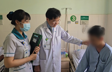 Hi hữu người đàn ông bị viêm ruột thừa cấp do xương cá