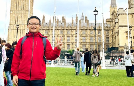 Nam sinh lớp 11 Trường THPT Chuyên Hà Tĩnh đoạt Huy chương Bạc Olympic Toán học Quốc tế