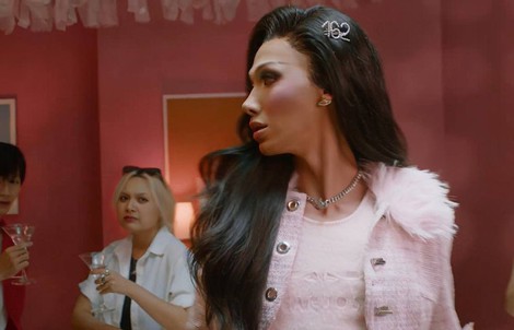 Drag queen gốc Việt khuấy đảo truyền hình Mỹ đến Việt Nam