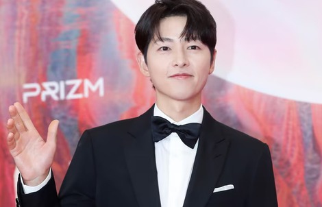 Song Joong-ki thêm con, "nữ hoàng gợi cảm" cưới