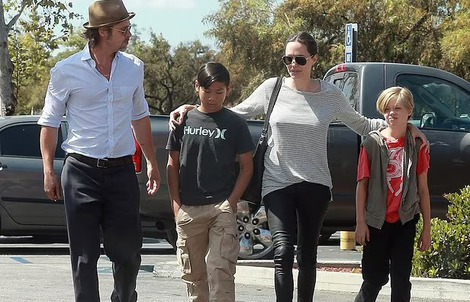Brad Pitt liên tục "lòng đau như cắt" vì các con