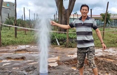 Chuyên gia nói về hiện tượng giếng nước ở đỉnh đồi phun cao hàng chục mét