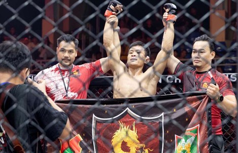Thắng đẹp tại LION Championship 16, Long Hoàng MMA muốn học hỏi Johnny Trí Nguyễn