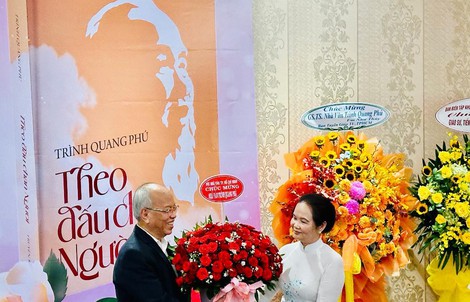 Ra mắt sách "Theo dấu chân Người"